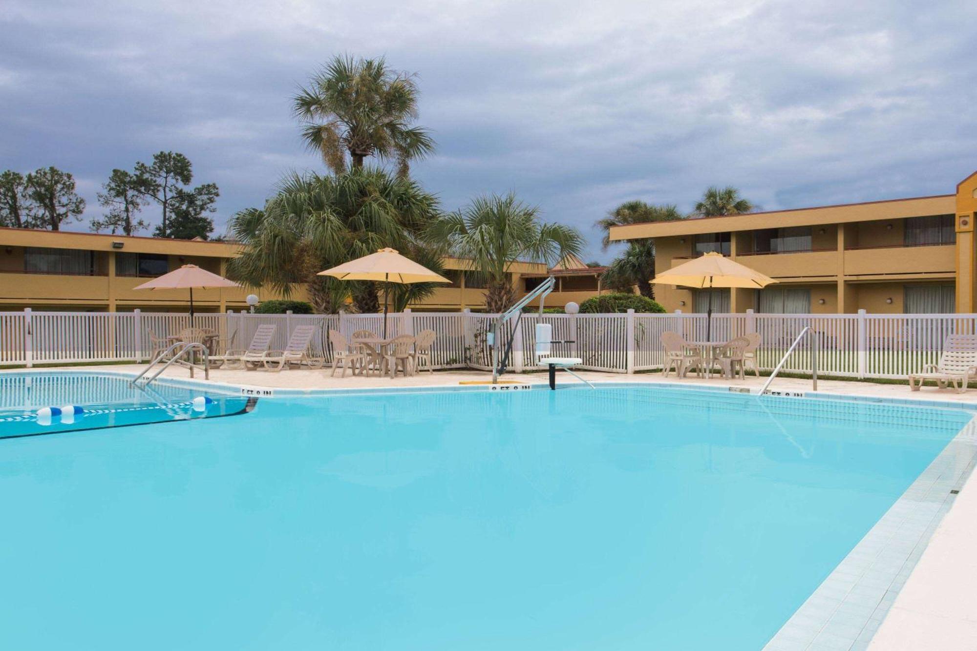 Days Inn By Wyndham Ocala North Buitenkant foto